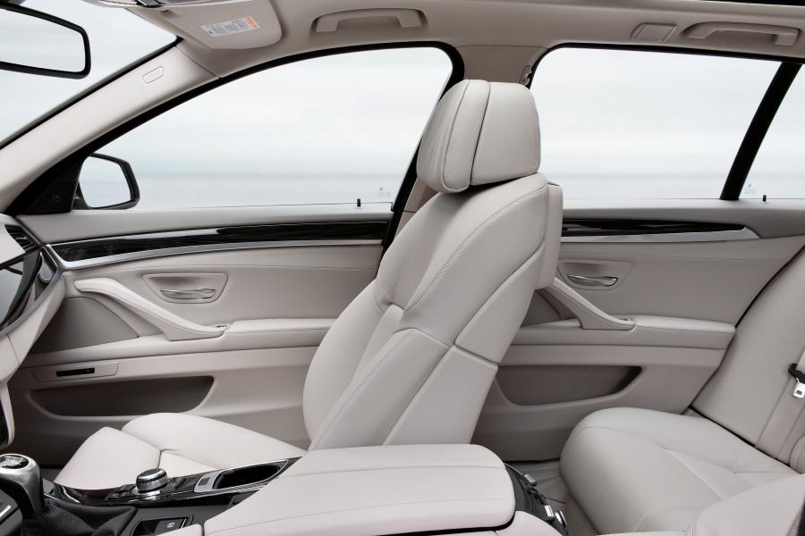  BMW 5-Series Touring 2010 года  (фото 17 из 75)